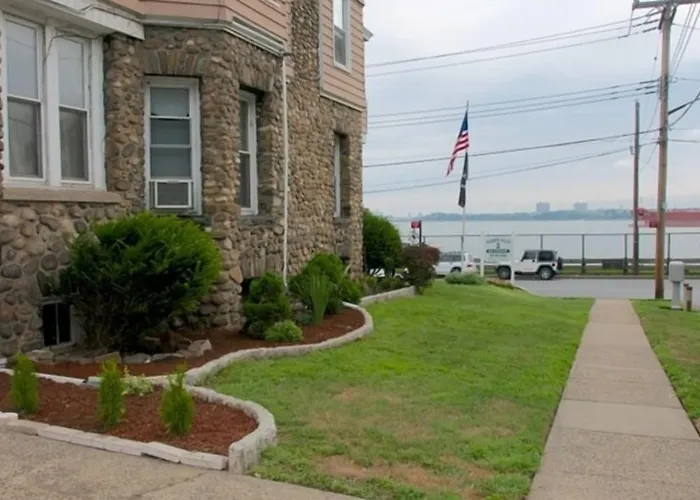 Harbor House Bed And Breakfast